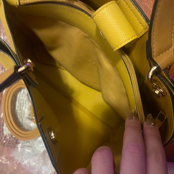 Aldo Yellow Medium Bag | Almost New | Handbag & Crossbody - Picture 10 of 11